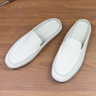 ��Ƥ��~Ӣ���L��ɫ����Ь��һ�_�ŵ͸�ܛƤ���e��Ь�ϰ�ͨ��