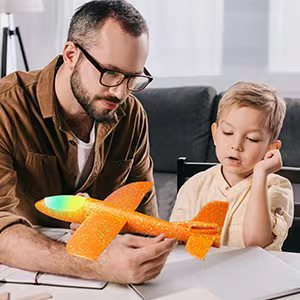 Ep emisor de luz eléctrico helicóptero de deslizamiento Lanzamiento de mano modelo de avión ensamblado espuma tiro de mano columpio pequeño avión de juguete