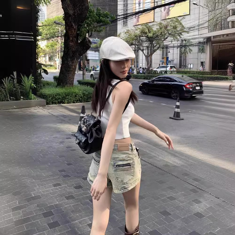 Vintage Washed Distressed Denim Shorts for Women, Summer 2026 New Style, Straight-Leg, High-Waisted, Slimming, Versatile Hot Pants Vintage Washed Distressed Denim Shorts for Women, Summer 2026 New Style, Straight-Leg, High-Waisted, Slimming, Versatile Hot Pants