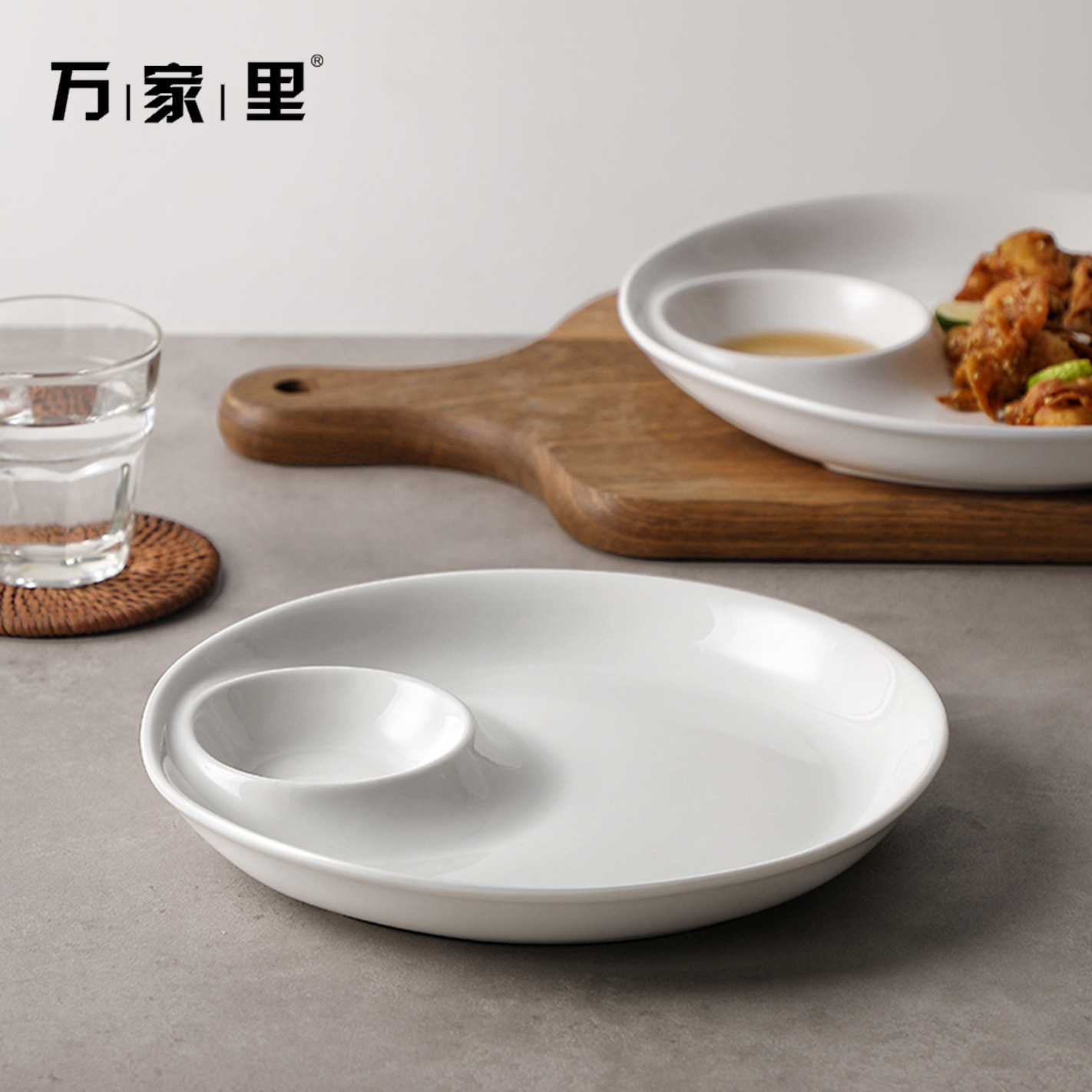 Plato de饺os redondos con un plato especial para comer饺os, plato de enmersión, plato de condimento, plato de patatas fritas