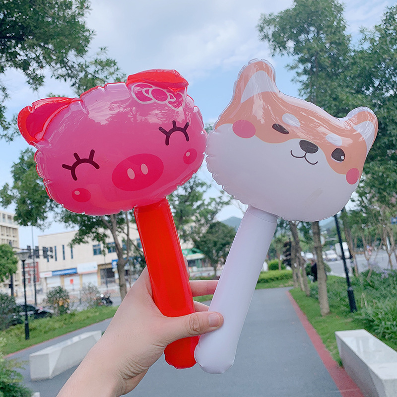 Nuevos niños de dibujos animados cabeza animal martillo inflable tamaño pequeño palo inflable con campana juguete wechat puesto pequeño regalo