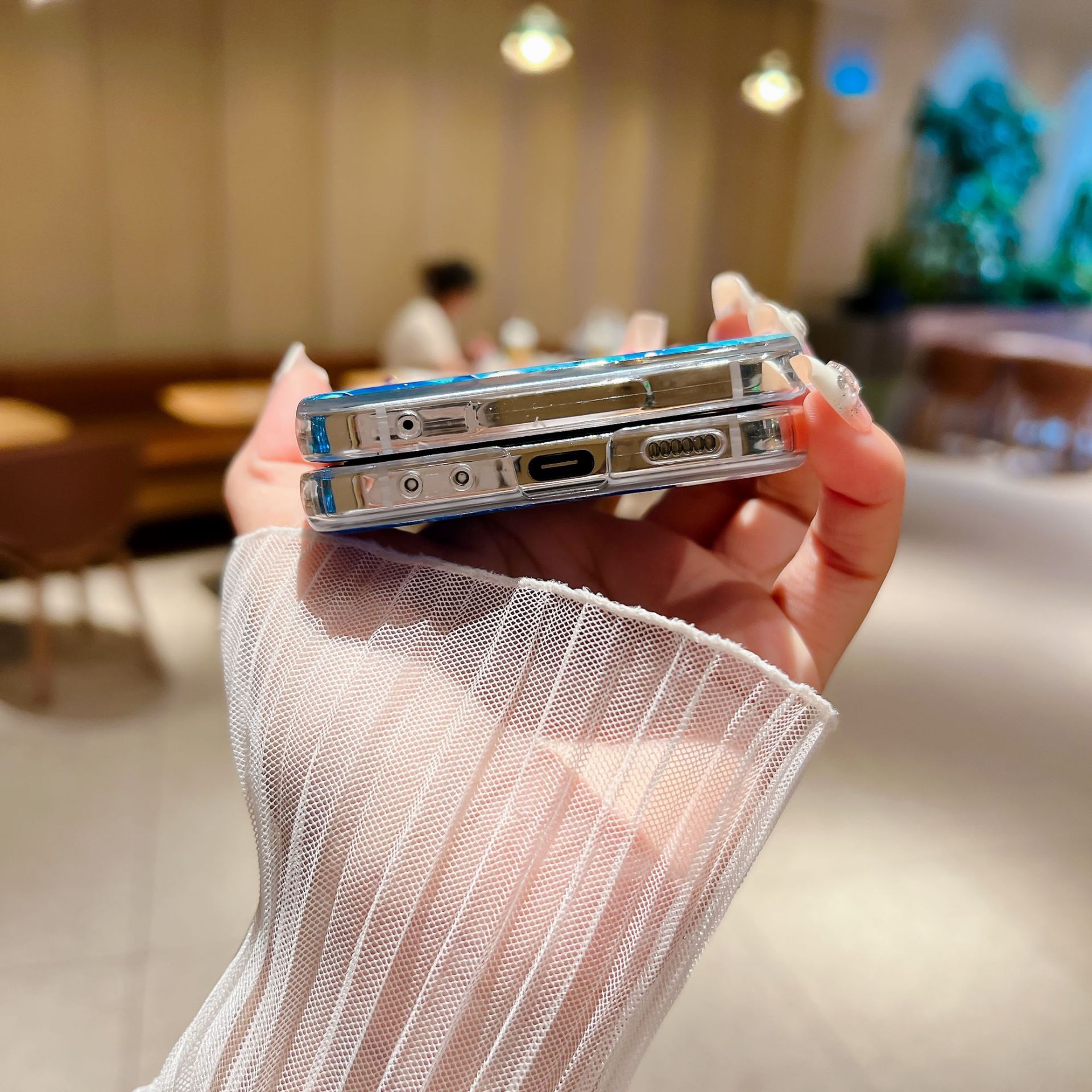 Blue light white flower for Samsung zflip5 phone case new zflip3/4 folding screen saver case_voghion.com