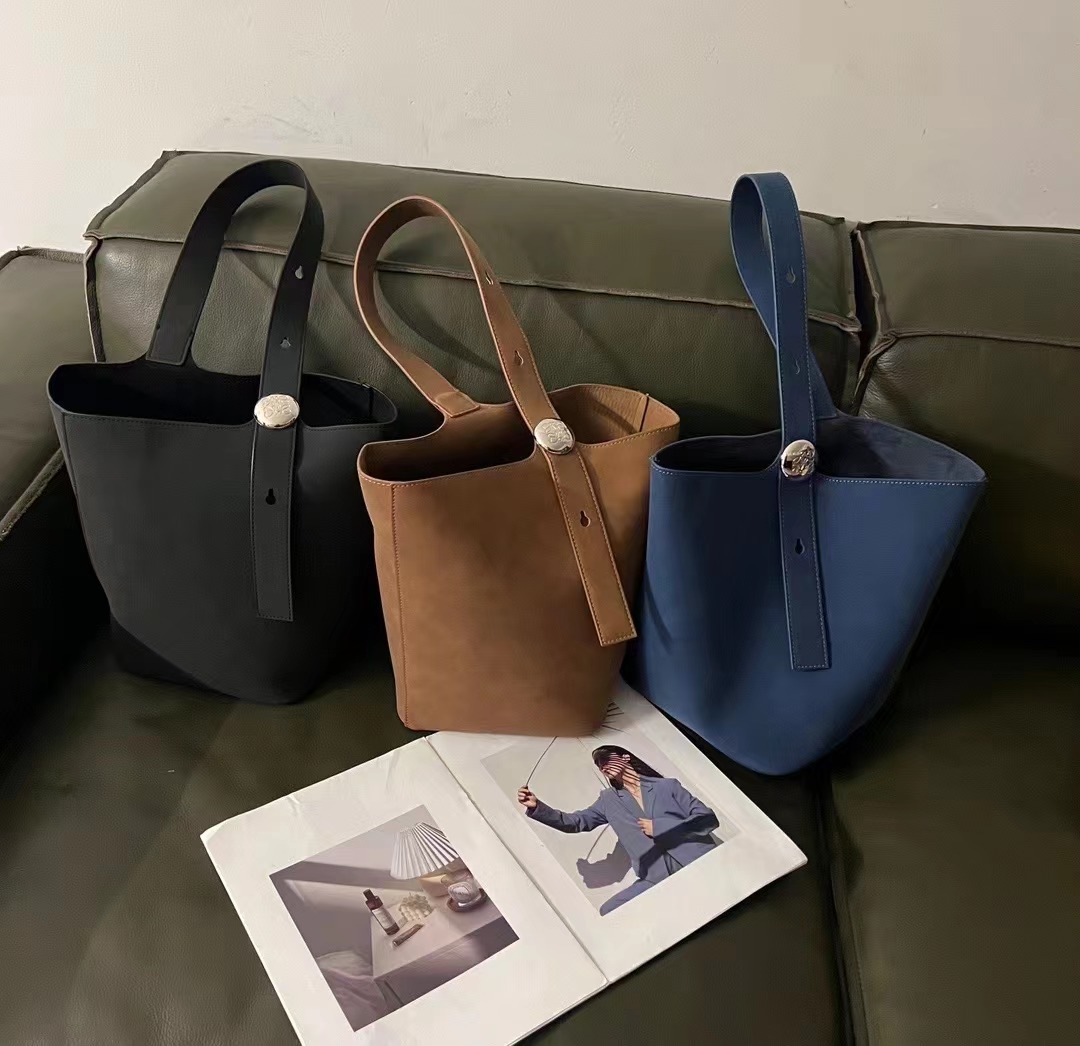Défilé de mode 2024 nouveau seau minimaliste givré à la mode et polyvalent en daim à une seule épaule grande capacité pour femmes_voghion.com