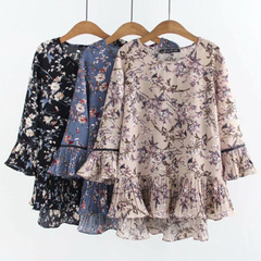 太って大きいサイズの婦人服の200斤の花のシフォンのシャツの夏服の中年の婦人服の太っているお母さんは腹を覆ってやせています。