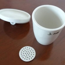 厂供订制耐高温挥发坩埚严密坩埚细孔古氏陶瓷理化坩埚15-50ml