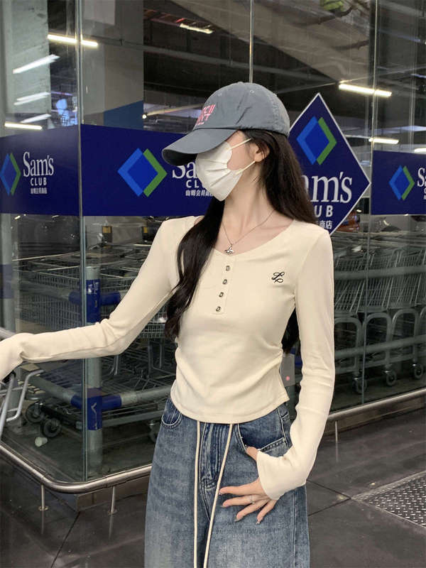 浅蓝色miu系温柔卡腰褶皱上衣2025秋正肩刺绣纽扣T恤长袖打底衫|undefined