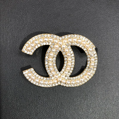 Yaxa sancaqları for Women, Double C Letter - 18k-gold-pearl-three-row-brooch