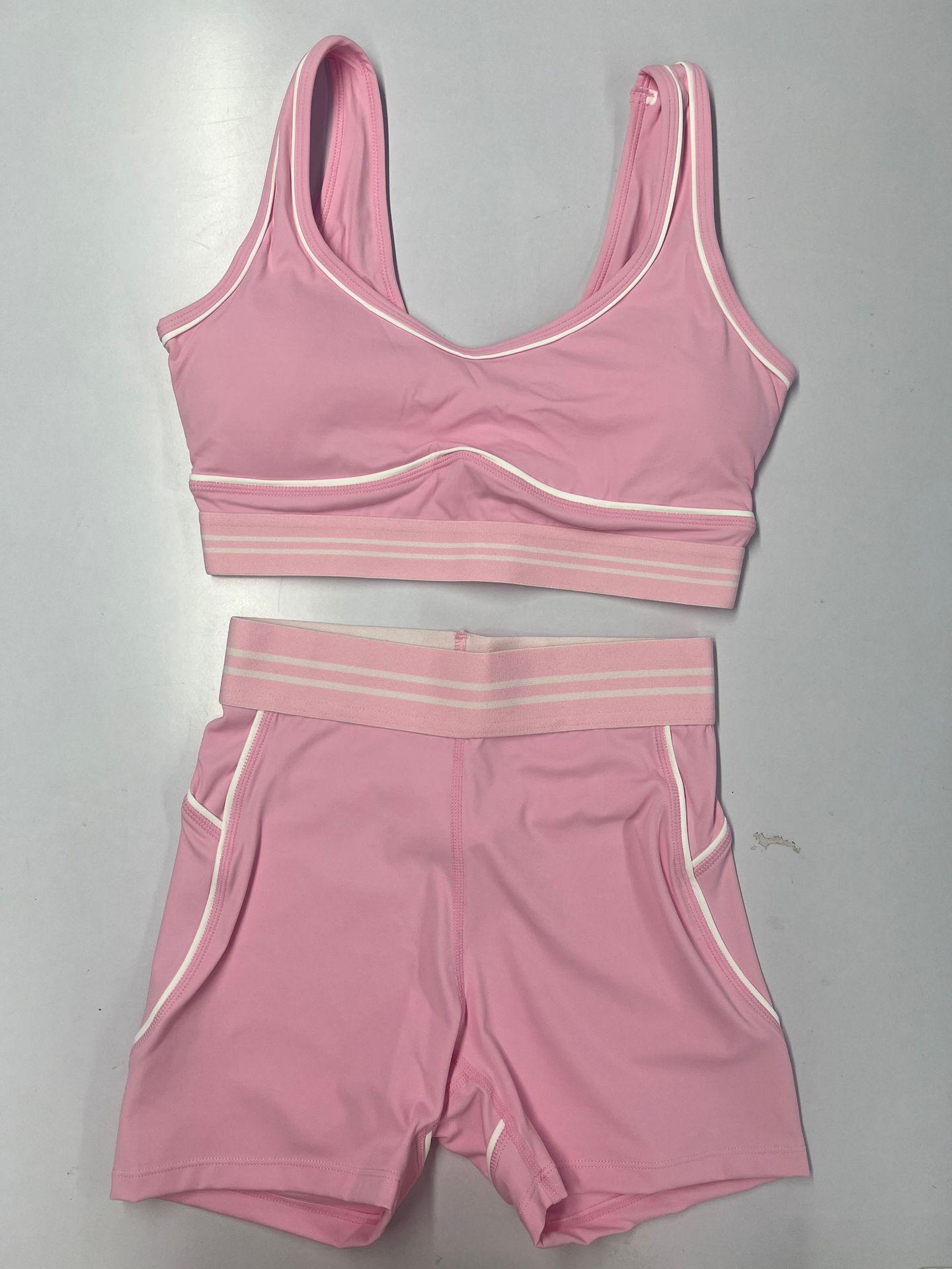 Line Blocked Nude Feel Shorts Set, U Shaped Backless Pullover, Tight Fitting, Breathable, Skin Friendly, Sports And Fitness Two Piece Set._ecoleips.com