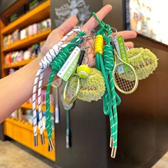 MIUのぬいぐるみテニスボールキーホルダー、高級アクセサリー、絶妙なバッグペンダント、親友やカップルへの卒業ギフトに最適です。