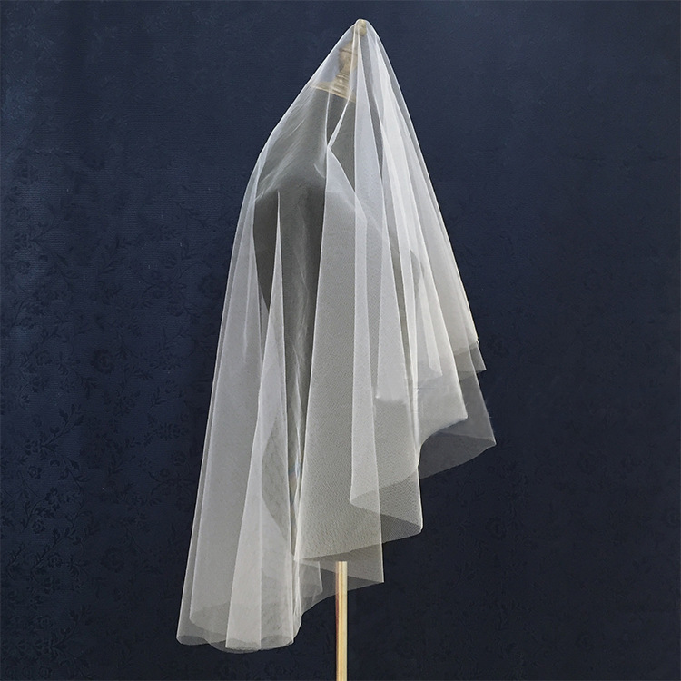 Elegant, flowy, and ultra-chic long bridal veil&mdash;perfect as a dreamy single-layer photography prop or for light, graceful dance moves in a sheer, trailing wedding gown.