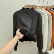 一体绒半高领毛衣女加绒加厚保暖内搭外穿打底衫单排方扣新品上衣