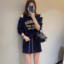 盐系字母印花露肩卫衣高腰短裙两件套2025秋季新款时尚减龄套装女