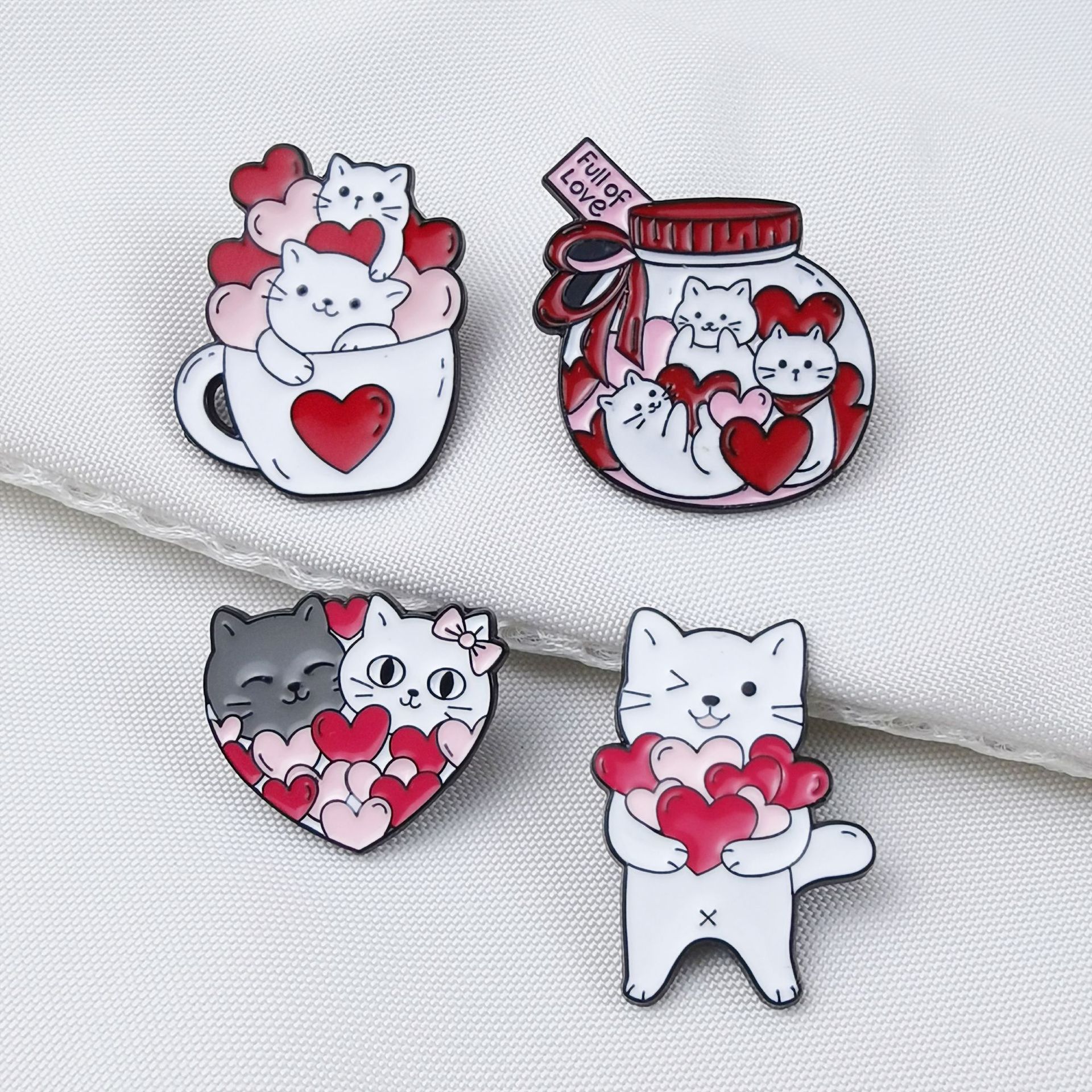 Cartoon Katzen Brosche Mit Herz Rotes Abzeichen Für Damen Und Herren_voghion.com