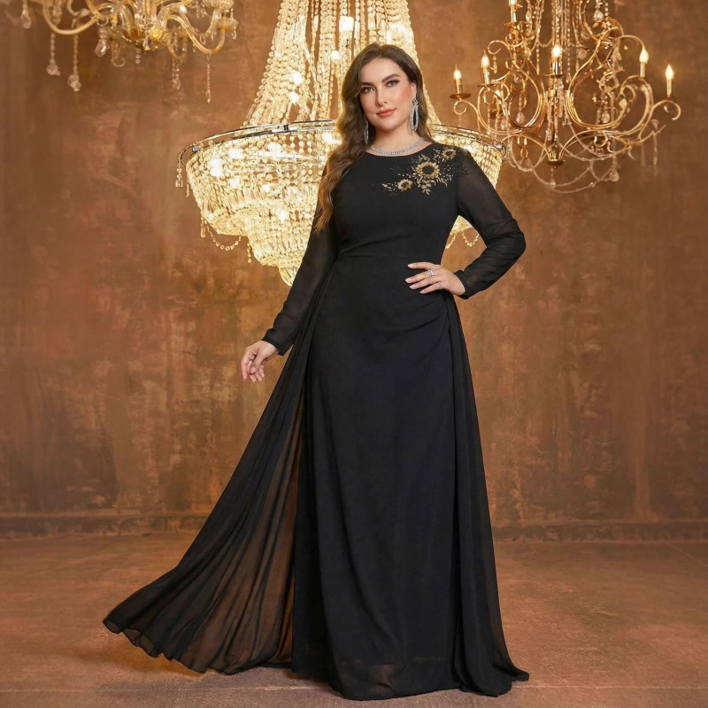 Plus-Size Elegant Bridesmaid Dress, Black Long Gown with a Refined and Elegant Design, Beaded Long Sleeves, Plus-Size Evening Dress