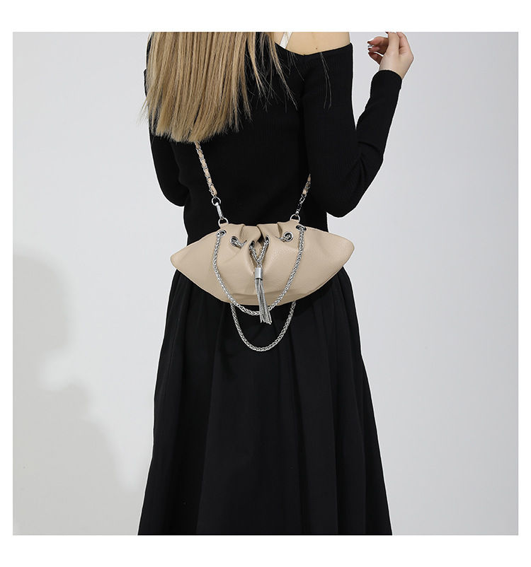 Women's Medium Pu Leather Solid Color Streetwear Dumpling Shape String Crossbody Bag display picture 21