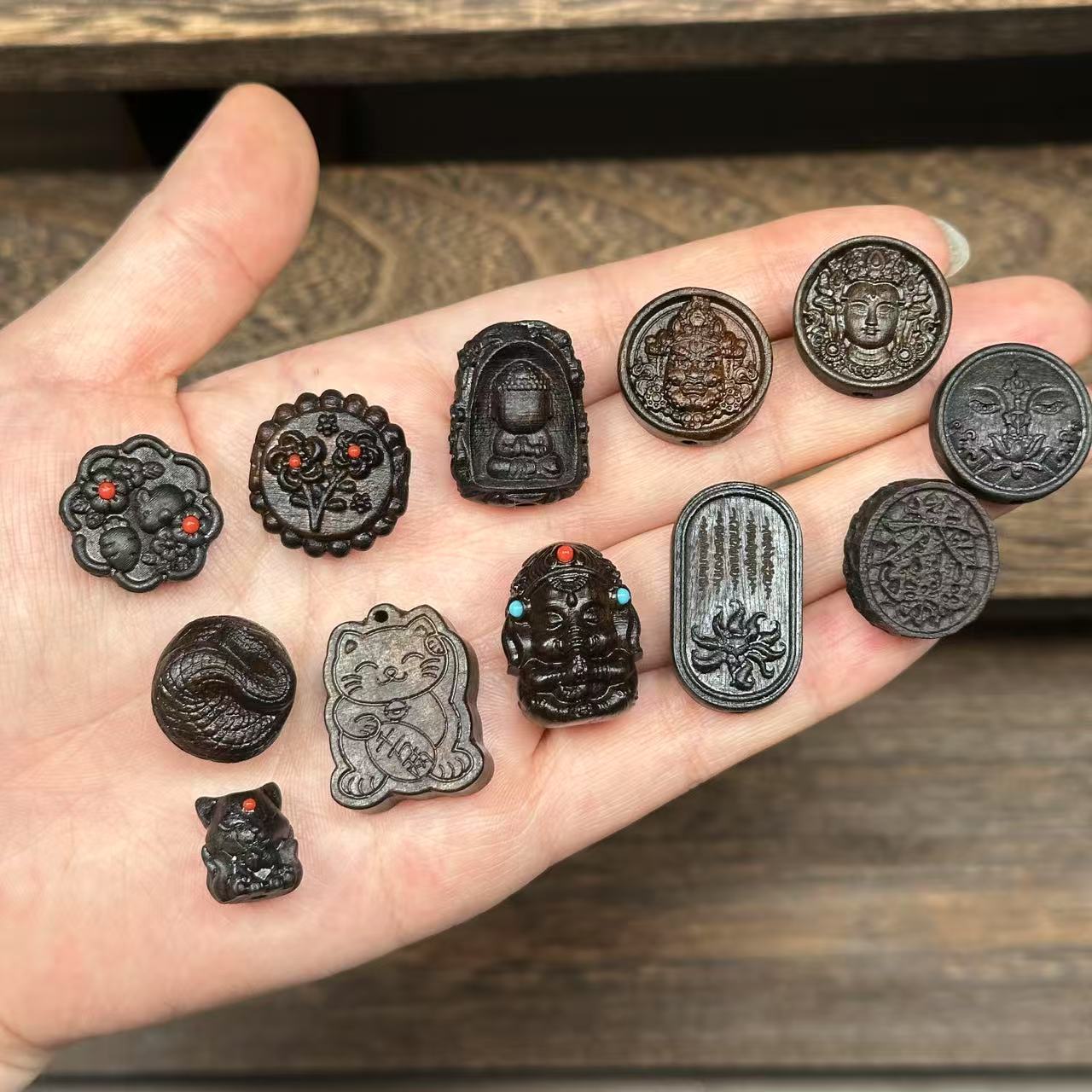 沉香木雕刻黄财神象神九尾狐绿度母DIY文玩佛珠饰品配饰手机链手