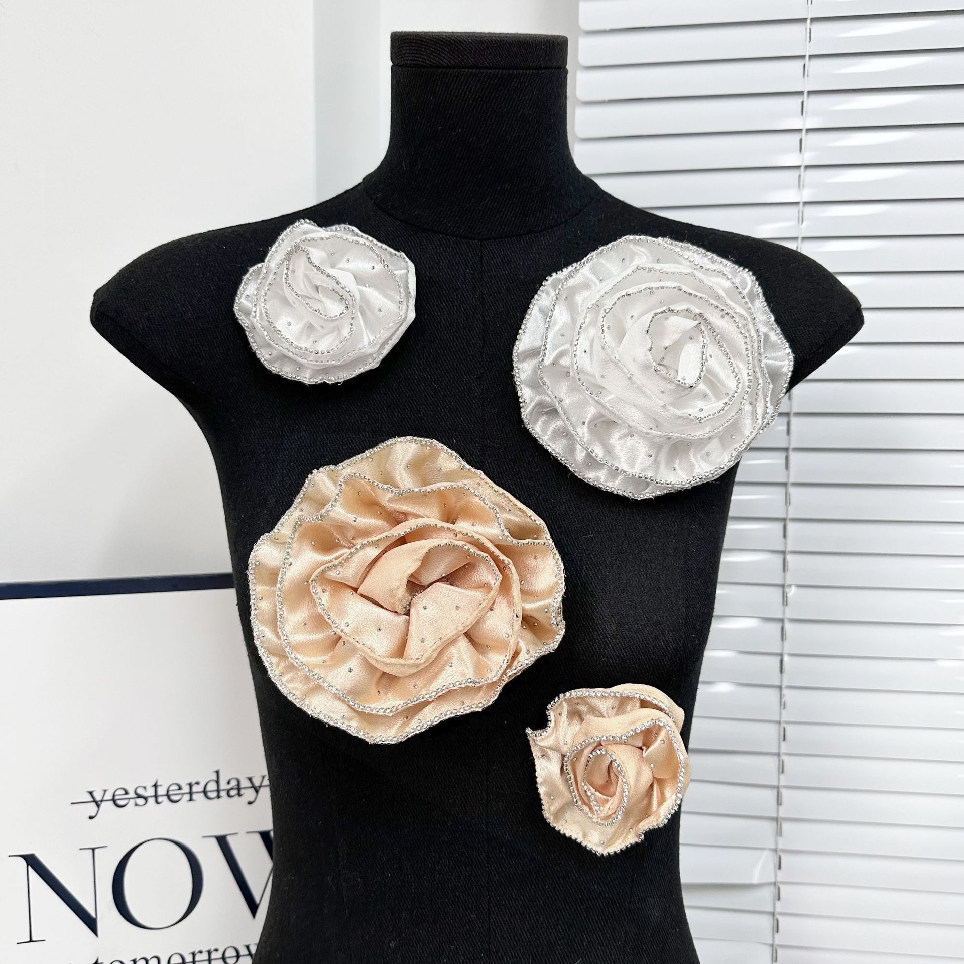 Shangxin perforación en caliente irregular flor tridimensional moda ropa de personalidad con adornos para el cabello flor plana hecha a mano image 2