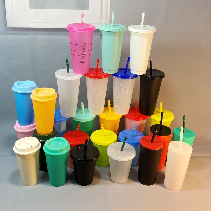 Ventas directas transfronterizas de plástico de 24oz en frío, taza que cambia de color, taza de paja de PP, cambio de color sensible a la temperatura, regalo promocional, se puede agregar logotipo