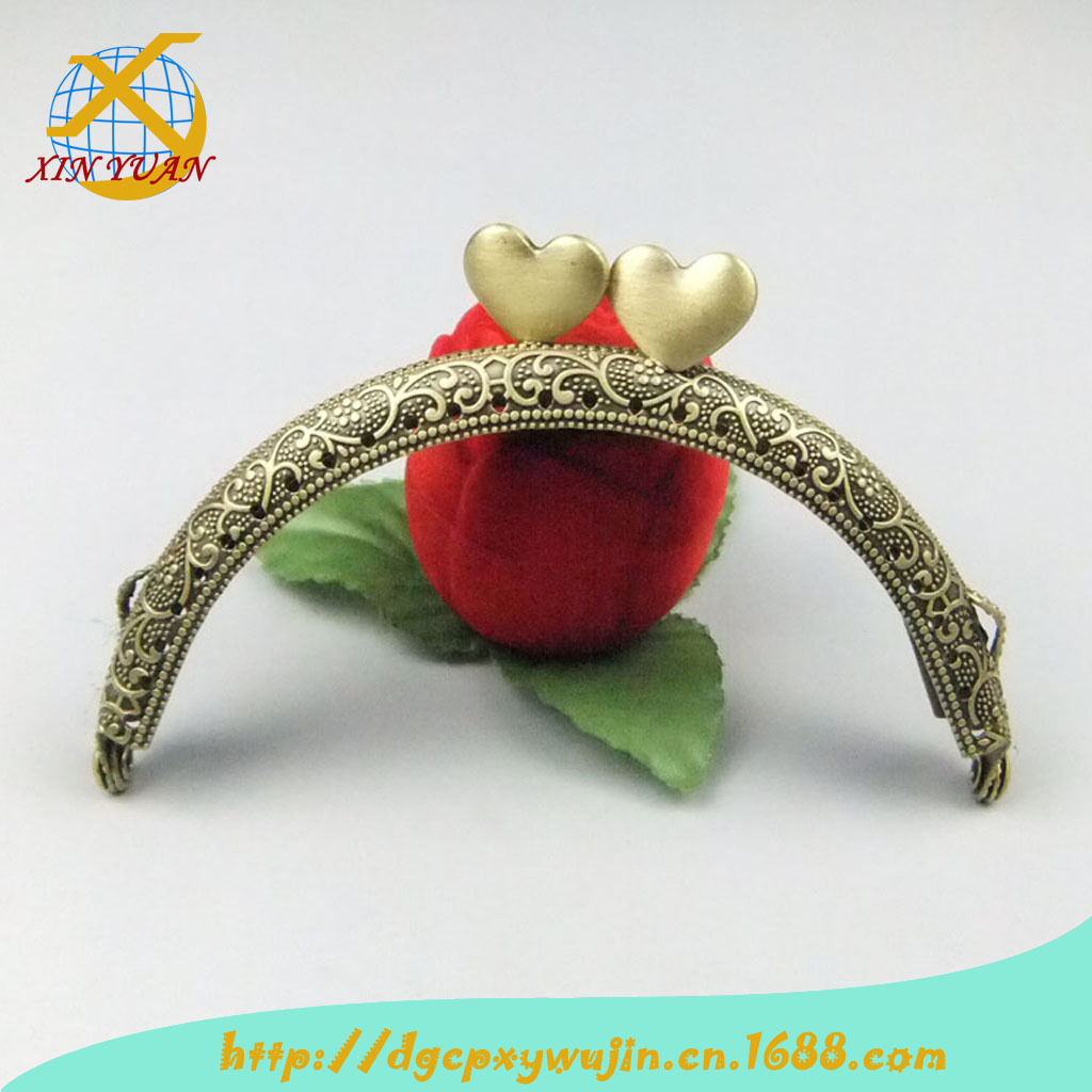 厂家供应心形头手袋铁夹，古铜色半圆金属 铰 手袋五金配件