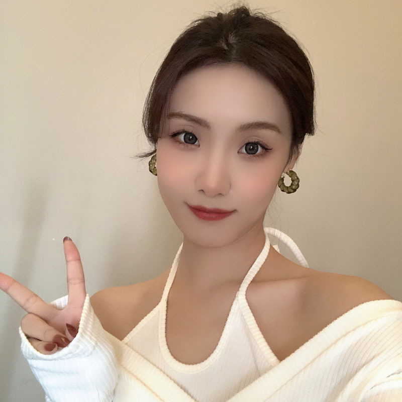 Title 6, Orecchini a forma di C con design vintage a spi...