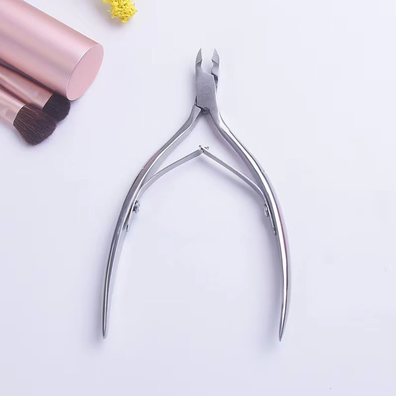 죽은 가죽 펜치에 실버 아마존 폭발