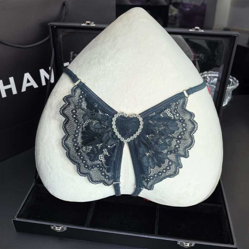 High-quality rhinestone heart-shaped thong, sexy hollow-out design with large bow, alluring open-crotch women's underwear High-quality rhinestone heart-shaped thong, sexy hollow-out design with large bow, alluring open-crotch women's underwear