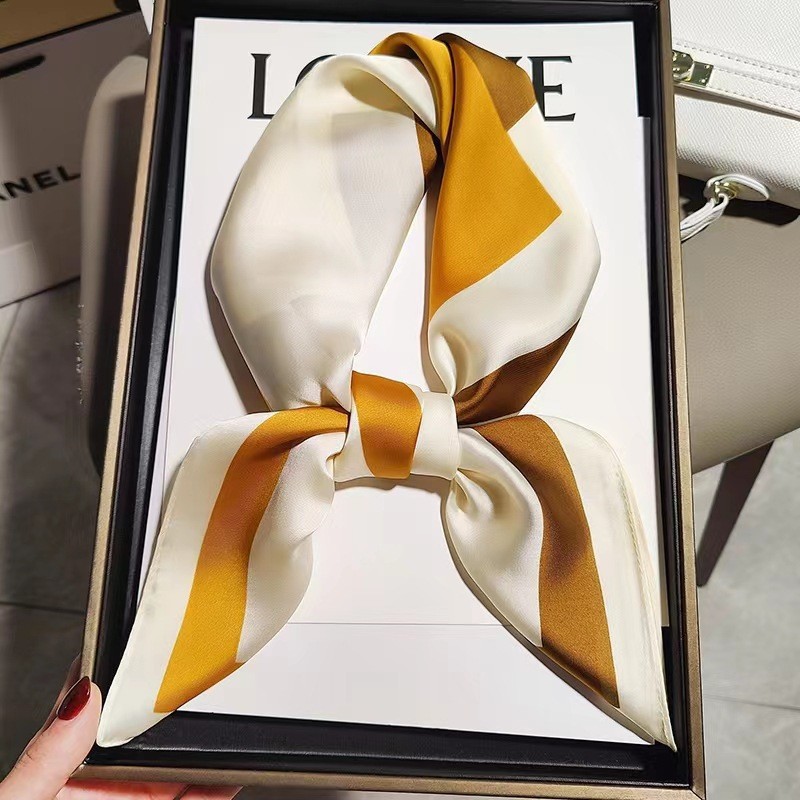 Bufanda cuadrada pequeña de satén de moda coreana 70 × 70, nueva bufanda de seda estampada, accesorios para el cabello, pañuelo para la cabeza, bufanda, serpentinas al por mayor