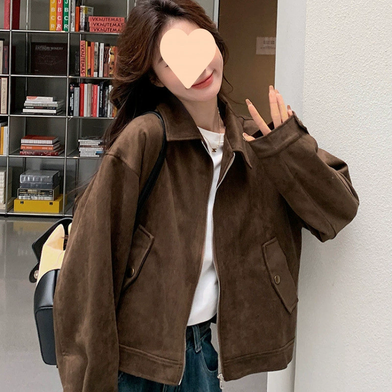 Коричневая короткая куртка из искусственной замши для женщин, весна 2025, новый корейский стиль, высококачественная уличная мода, миниатюрная байкерская куртка, тренд.