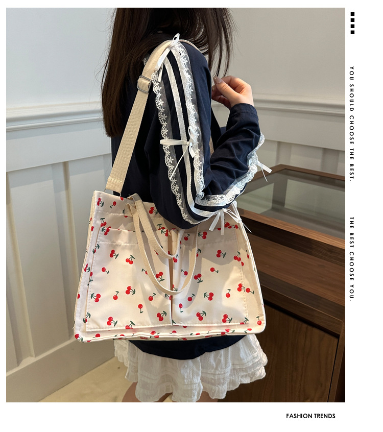 Large-capacity canvas student class 2024 Autumn new Korean-style trendy and personalized printed tote handbag for women details Picture