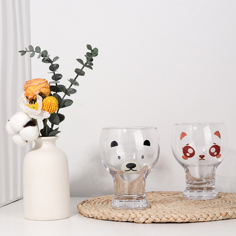 Inswind caricatura encantadora taza de agua de vidrio creativa coreana taza de cerveza artesanal taza de vidrio de oso personalizado