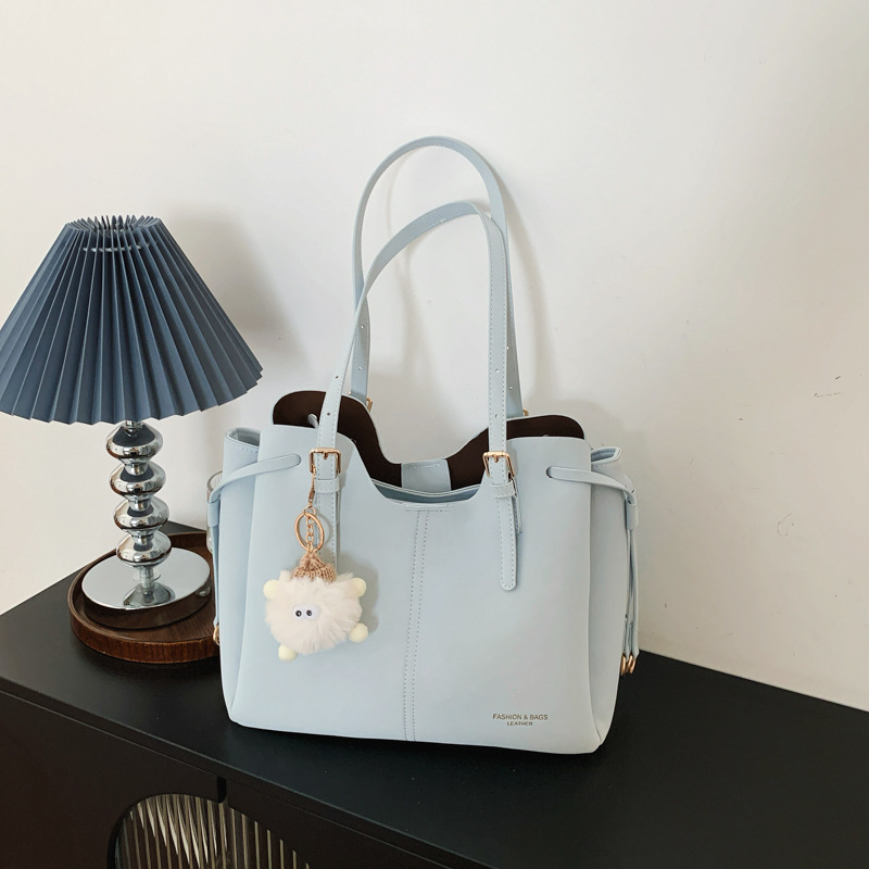 Bolsa de verano de gran capacidad para mujeres 2026 nueva moda para viajar versátil alta sensación esmerilado bolso de brazo