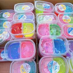 子供のおもちゃの2色の水晶の泥はゴムの色のスライムのdiyの卸売りを泡立てます。