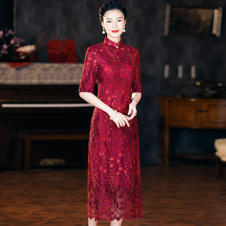 Mother's Wedding Banquet Cheongsam Dress, Lace Plus-Size Elegant Mother-In-Law Wedding Gown, High-End Slim-Fit Long Spring-Summer Style for a Youthful Look Mother's Wedding Banquet Cheongsam Dress, Lace Plus-Size Elegant Mother-In-Law Wedding Gown, High-End Slim-Fit Long Spring-Summer Style for a Youthful Look