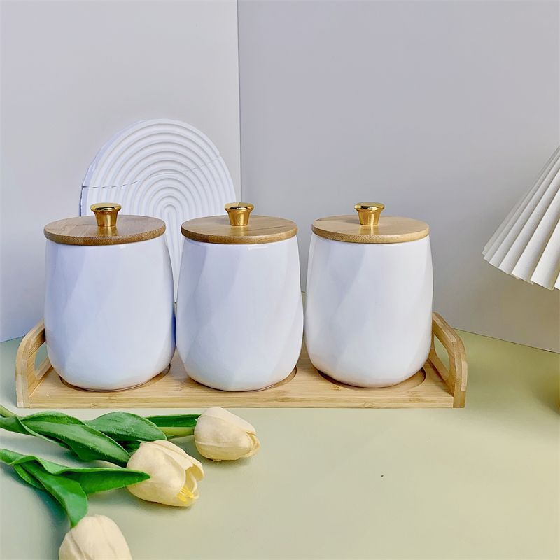 Latas octogonales con estantes de bambú