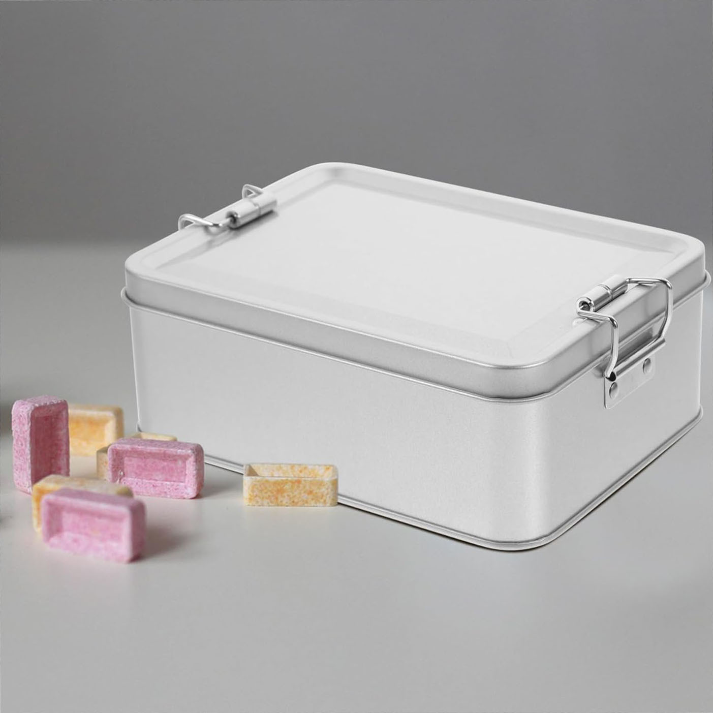 In stock retail buckle square storage iron box tinplate biscuit iron can sealed pineapple crisp dessert iron box