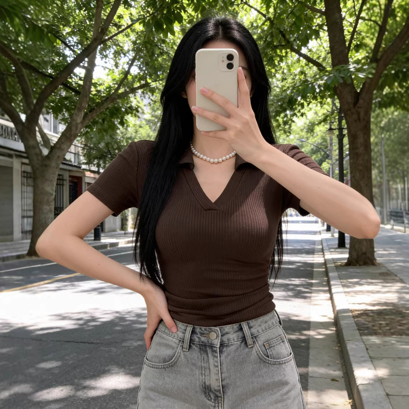 Hot Girls Slim-fit V-neck Short-sleeved T-shirt Women's Summer Design Sense Lapel Short Navel Slim-fit Black Base Top Trendy Hot Girls Slim-fit V-neck Short-sleeved T-shirt Women's Summer Design Sense Lapel Short Navel Slim-fit Black Base Top Trendy