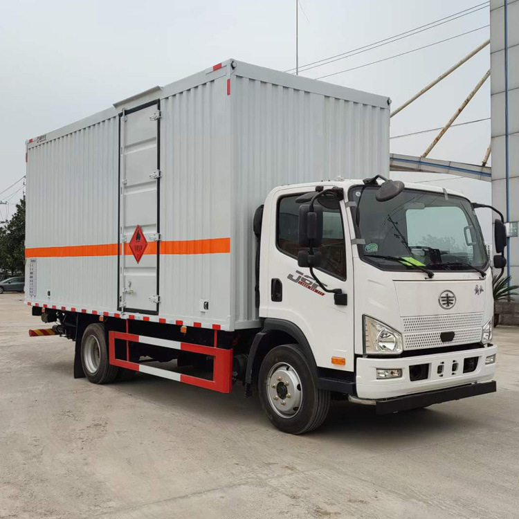 东风D97吨8吨危爆车防爆车易燃液体厢式运输车新款质优