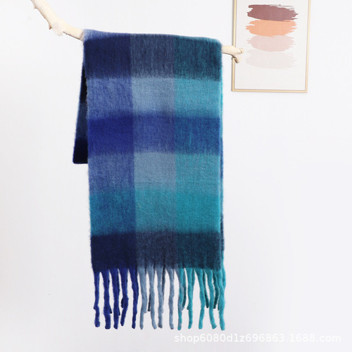 New plaid seahorse hair scarf for women in winter, versatile high-end wear, colorful dopamine wear, large shawl for women in Europe and America