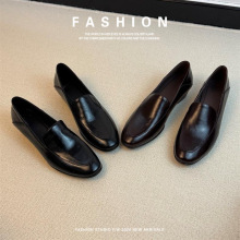 ��ƤС��Ƥ���ٴ��L��ͨ���|�����m�A�^��һ�_�Ř���ЬŮ���s�F؛