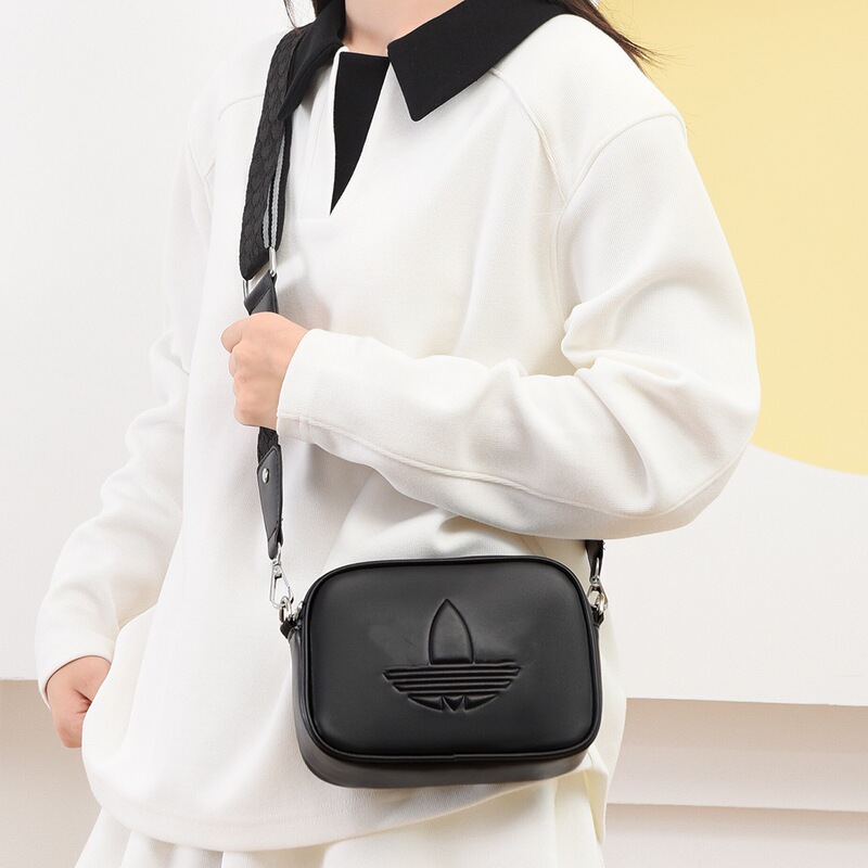 Summer Simple and Fashionable Shoulder Bag, Trendy Brand Casual and Versatile Crossbody Bag, Lightweight Large Capacity Mobile Phone Bag, Pu Small Square Bag