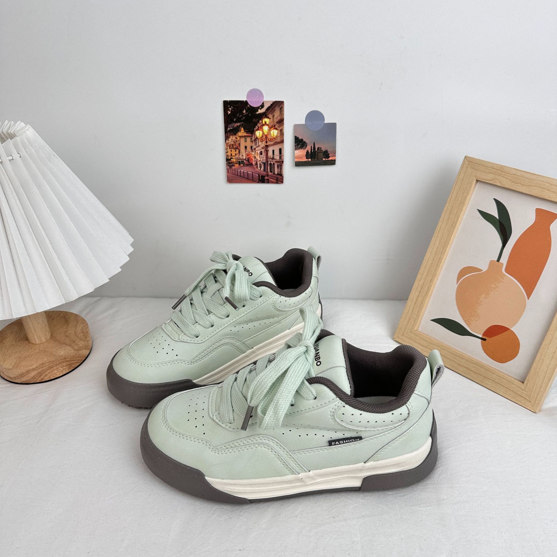 Yuanbo2025 primavera estudiantes nuevos zapatos de skate con zapatos de lona de suela gruesa para mujeres Harajuku estilo de puerto zapatos casuales de mujer