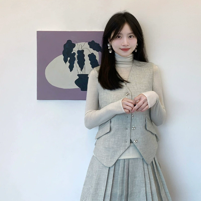 Summer short suit, vest, V-neckline