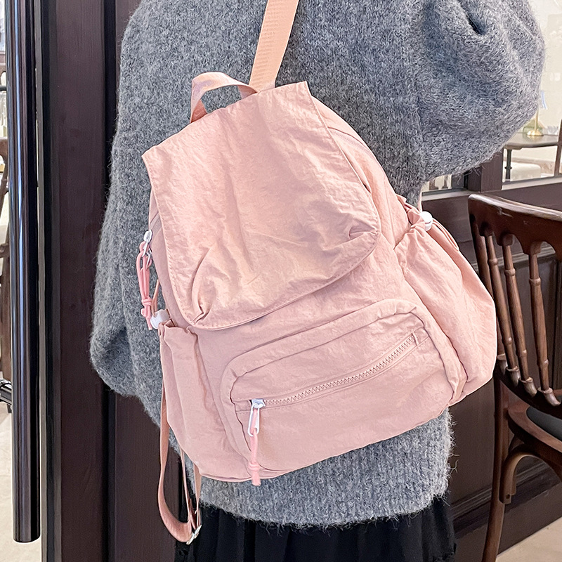 2024 nueva mochila casual de nailon, mochila escolar pequeña de color sólido de viaje coreano, bolsa de clase ligera de gran capacidad y versátil