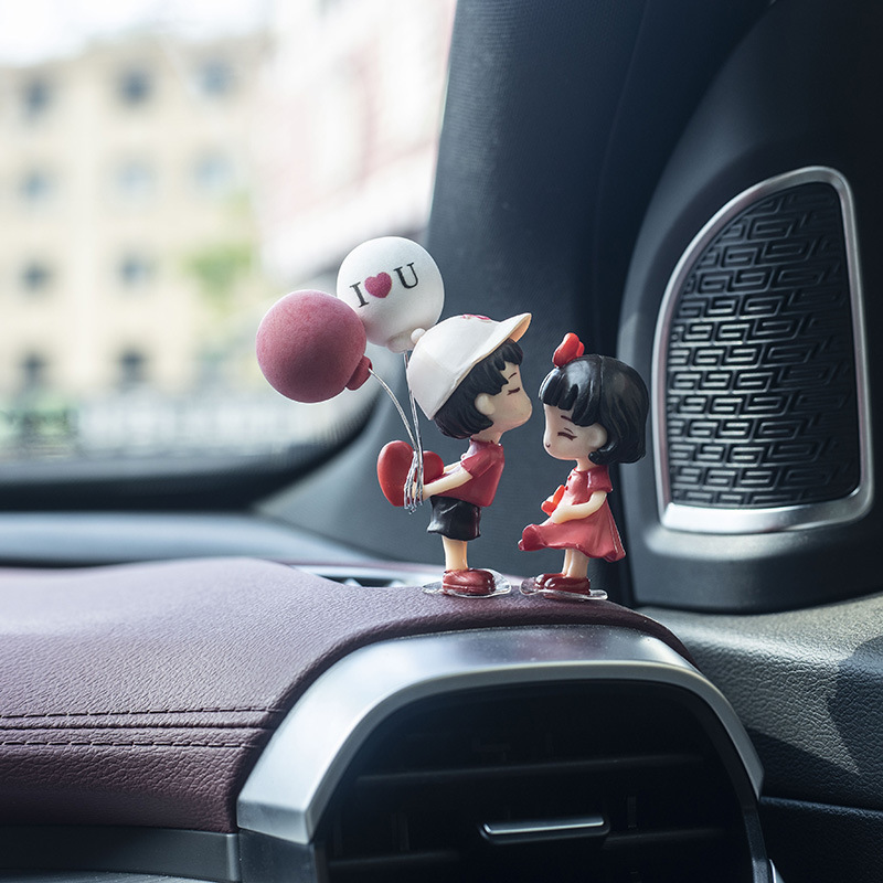 Internet celebrity cute couple car interior accessories center console rearview mirror car couple ornaments car interior decoration products for women