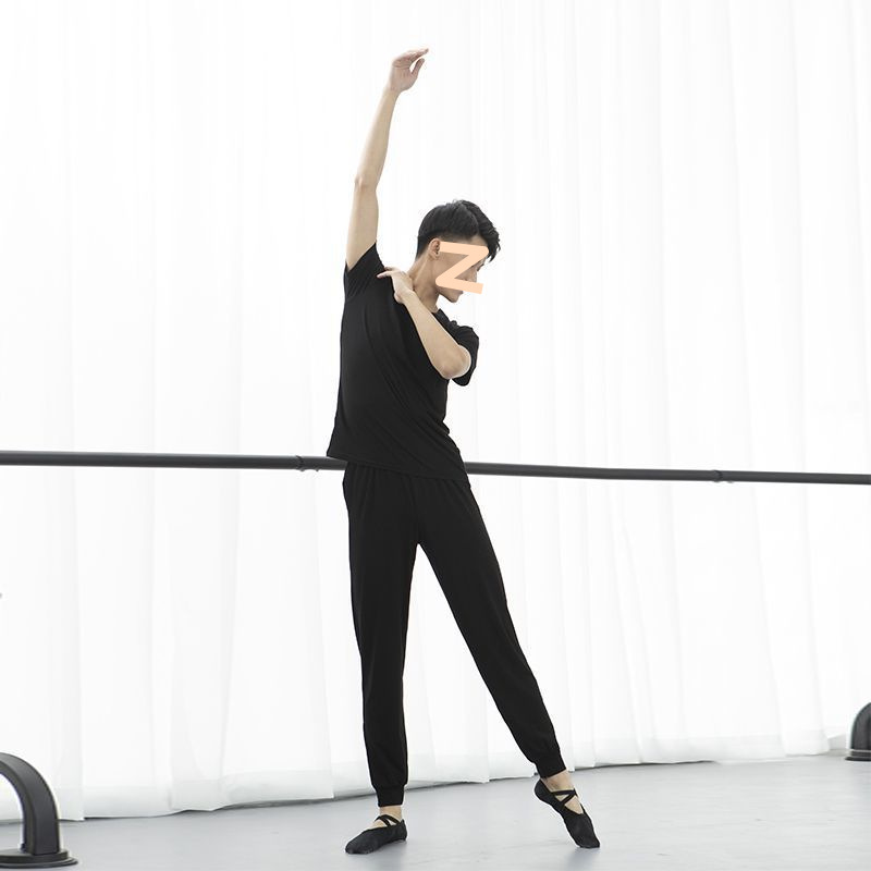 Black round neck short-sleeved + carrot pants suit