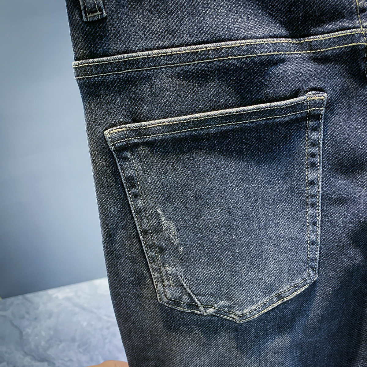 Jeans élastiques de marque de mode européenne pour les nouveaux styles de printemps et d'automne, pantalons polyvalents slim fit haut de gamme pour hommes_voghion.com