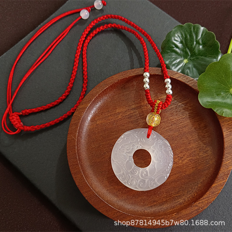 화이트 칼세도니 더블 Pixiu 안전 버클(화이트 메탈 비즈와 레드 로프 포함)