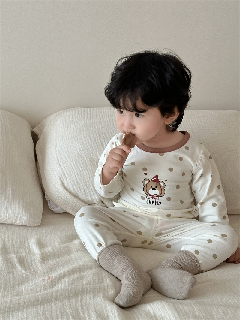 Pijamas de bebé otoño de dos piezas set 2024 nuevo producto de otoño ropa infantil coreana niño oso set hogar ropa de otoño