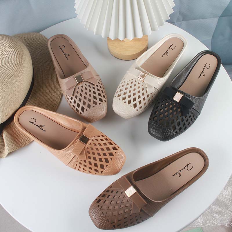 Fashionable solid color beach mule for leisure flat