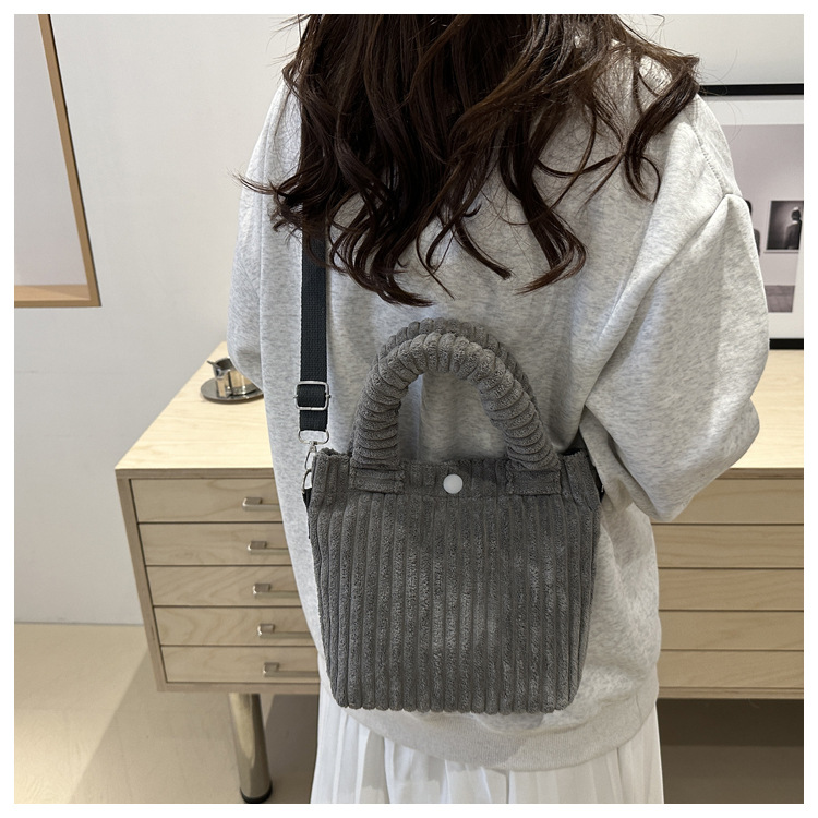 2025 New niche and fresh bucket bag, cute, fashionable and casual crossbody bag, versatile solid color handbag wholesale undefined